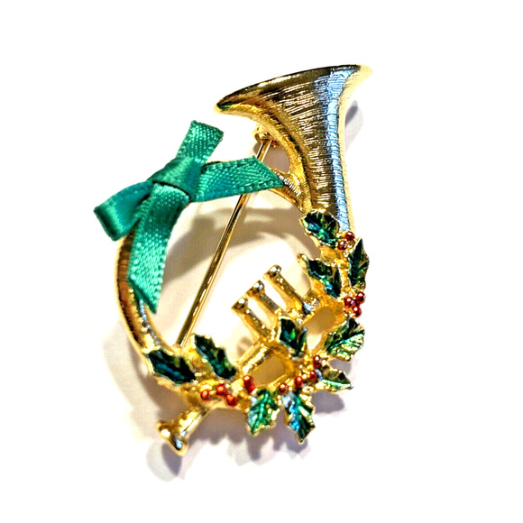 Vintage Christmas Brooch Goldtone French Horn Signed CG USA Festive Holiday Pin - Picture 2 of 6